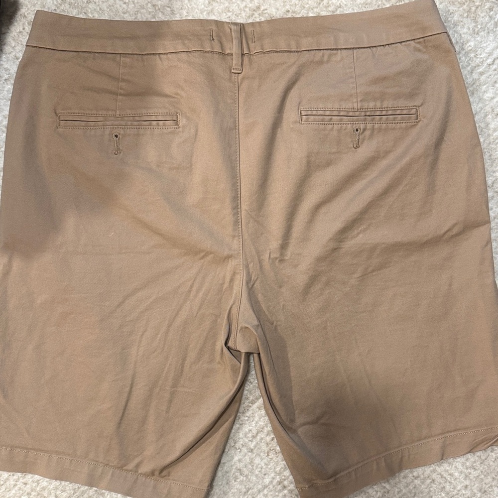 [Express] 10" Comfort Waist Hyper Stretch
Chino Shorts - Picture 6 of 7